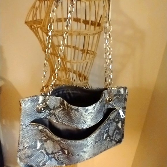 DKNY Handbag Shld/Crossbody Snake skin design chain link NWOT - Picture 2 of 16